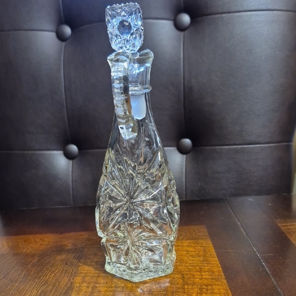 Anchor Hocking Vintage Crystal Glass with Stopper. - Picture 6 of 8